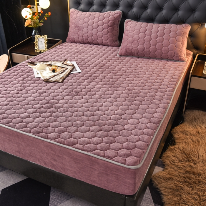 91家纺网 家纺一手货源 找家纺 情煊 2022新款牛奶绒印花单品夹棉床笠 纯紫