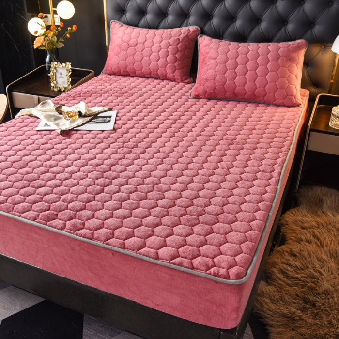 91家纺网 家纺一手货源 找家纺 情煊 2022新款牛奶绒印花单品夹棉床笠 豆沙