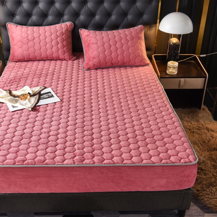 91家纺网 家纺一手货源 找家纺 情煊 2022新款牛奶绒印花单品夹棉床笠 豆沙