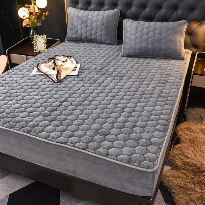 91家纺网 家纺一手货源 找家纺 情煊 2022新款牛奶绒印花单品夹棉床笠 贵族灰