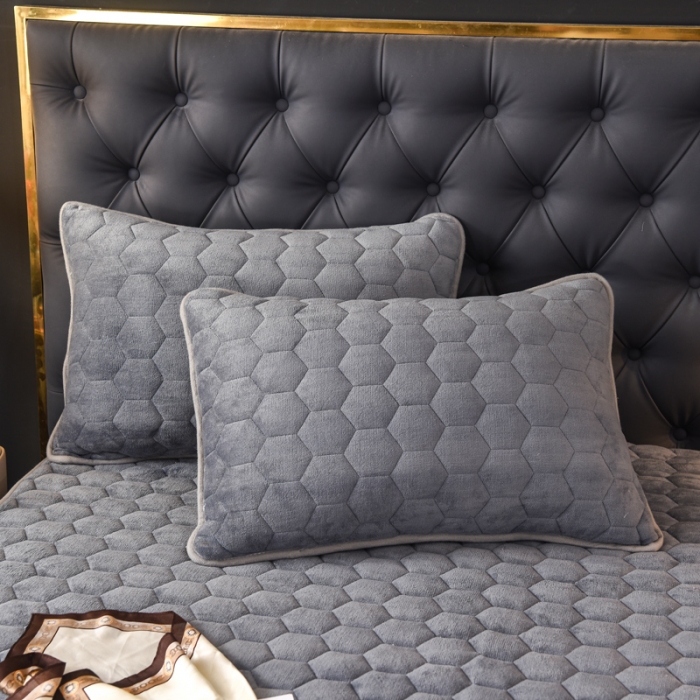 91家纺网 家纺一手货源 找家纺 情煊 2022新款牛奶绒印花单品夹棉床笠 贵族灰