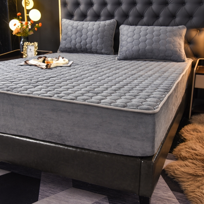 91家纺网 家纺一手货源 找家纺 情煊 2022新款牛奶绒印花单品夹棉床笠 贵族灰