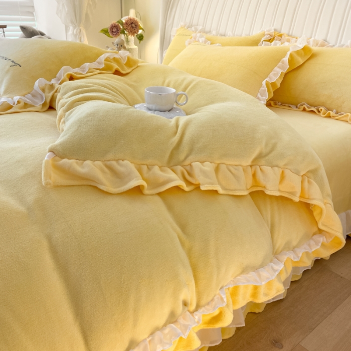 91家纺网 家纺一手货源 找家纺 金丝鸟 2022新款200克韩式公主风花边款牛奶绒四件套 奶油黄