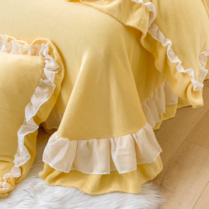91家纺网 家纺一手货源 找家纺 金丝鸟 2022新款200克韩式公主风花边款牛奶绒四件套 奶油黄