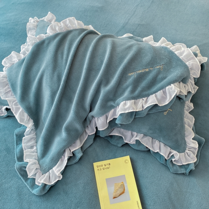 91家纺网 家纺一手货源 找家纺 金丝鸟 2022新款200克韩式公主风花边款牛奶绒四件套 雾霾蓝