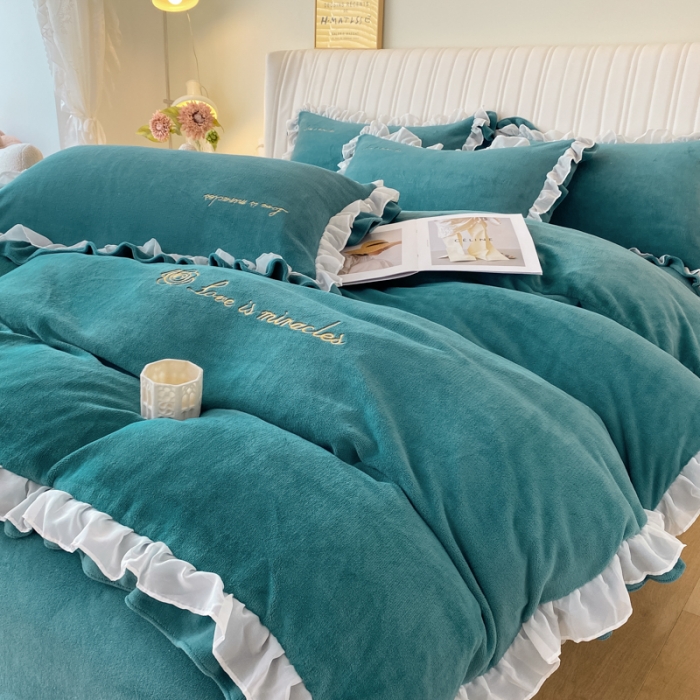 91家纺网 家纺一手货源 找家纺 金丝鸟 2022新款200克韩式公主风花边款牛奶绒四件套 祖母绿