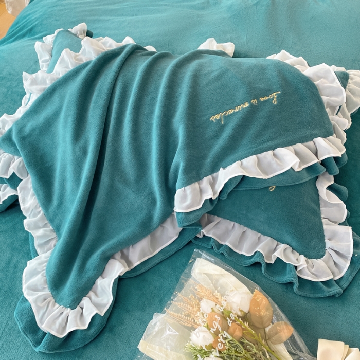 91家纺网 家纺一手货源 找家纺 金丝鸟 2022新款200克韩式公主风花边款牛奶绒四件套 祖母绿