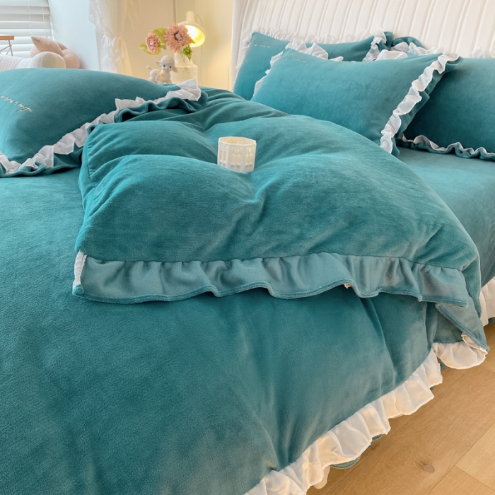 91家纺网 家纺一手货源 找家纺 金丝鸟 2022新款200克韩式公主风花边款牛奶绒四件套 祖母绿