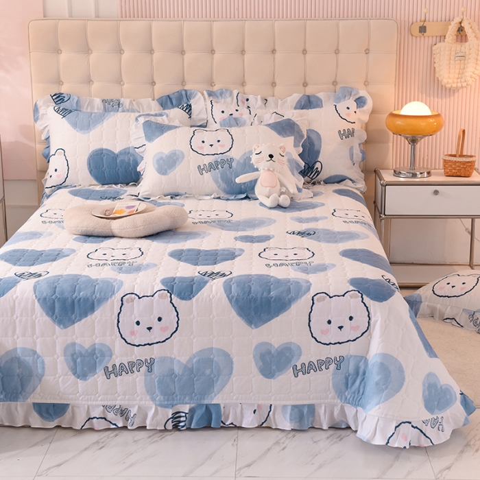 91家纺网 家纺一手货源 找家纺 甜之梦家纺 2025新款全棉夹棉防滑抗菌花边款床盖 爱心熊