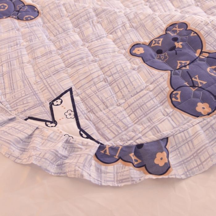 91家纺网 家纺一手货源 找家纺 甜之梦家纺 2025新款全棉夹棉防滑抗菌花边款床盖 快乐维尼