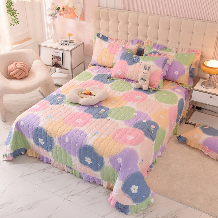 91家纺网 家纺一手货源 找家纺 甜之梦家纺 2025新款全棉夹棉防滑抗菌花边款床盖 魔法花园