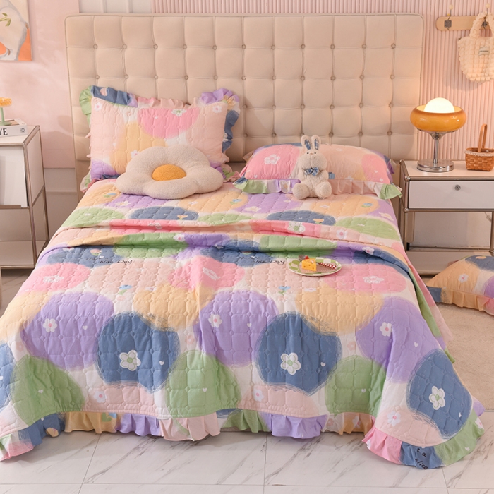 91家纺网 家纺一手货源 找家纺 甜之梦家纺 2025新款全棉夹棉防滑抗菌花边款床盖 魔法花园