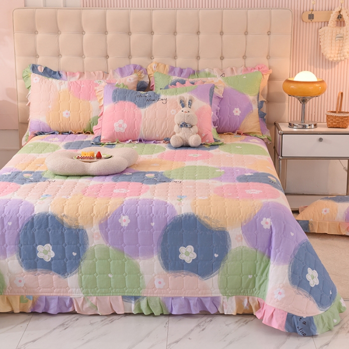 91家纺网 家纺一手货源 找家纺 甜之梦家纺 2025新款全棉夹棉防滑抗菌花边款床盖 魔法花园