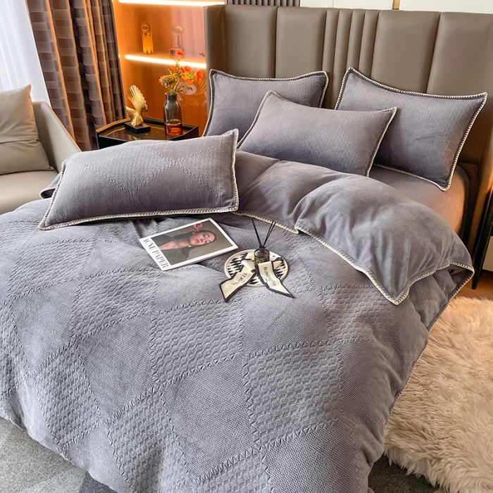 91家纺网 家纺一手货源 找家纺 金丝鸟 2022新款200克华夫格雕花牛奶绒贝壳边四件套 华夫格灰