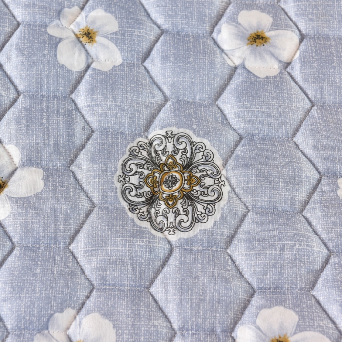 91家纺网 家纺一手货源 找家纺 情煊家纺 2022新款牛奶绒印花单品夹棉床盖 少女心事