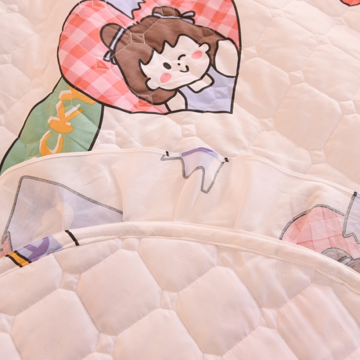 91家纺网 家纺一手货源 找家纺 甜之梦家纺 2025新款全棉夹棉防滑抗菌花边款床盖 幸运女孩