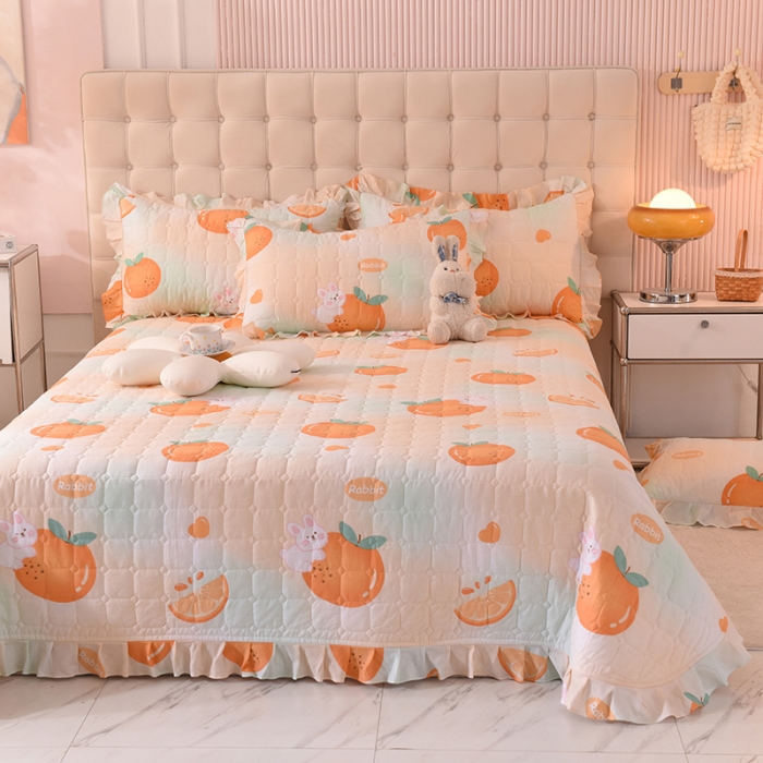 91家纺网 家纺一手货源 找家纺 甜之梦家纺 2025新款全棉夹棉防滑抗菌花边款床盖 甜橙小兔