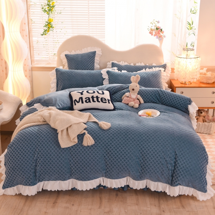 91家纺网 家纺一手货源 找家纺 梦之岛 2022新款韩版牛奶绒水晶绒剪花四件套 时尚格-高贵蓝