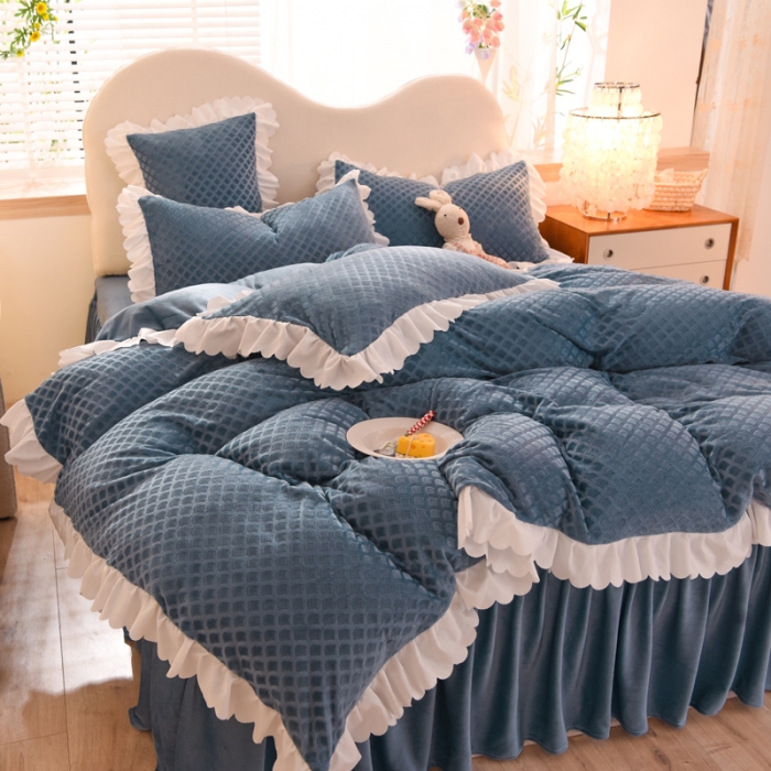 91家纺网 家纺一手货源 找家纺 梦之岛 2022新款韩版牛奶绒水晶绒剪花四件套 时尚格-高贵蓝