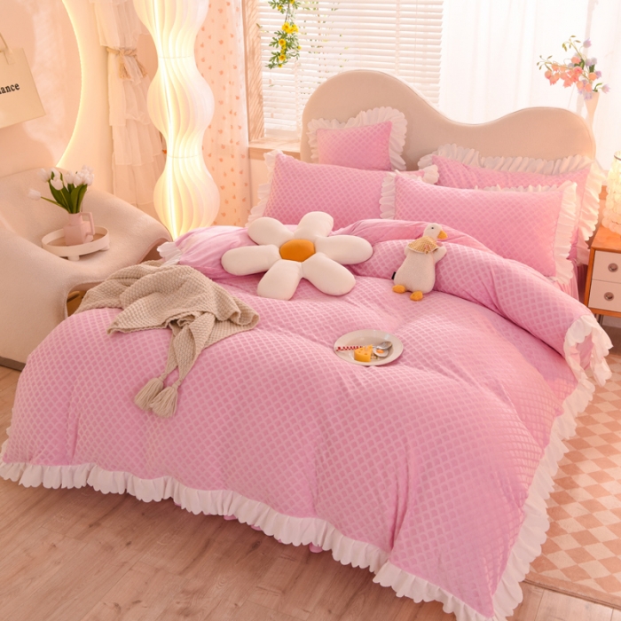 91家纺网 家纺一手货源 找家纺 梦之岛 2022新款韩版牛奶绒水晶绒剪花四件套 时尚格-奶油粉