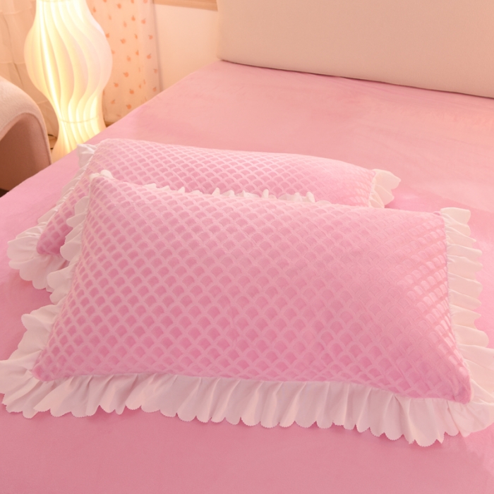 91家纺网 家纺一手货源 找家纺 梦之岛 2022新款韩版牛奶绒水晶绒剪花四件套 时尚格-奶油粉