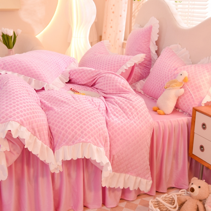 91家纺网 家纺一手货源 找家纺 梦之岛 2022新款韩版牛奶绒水晶绒剪花四件套 时尚格-奶油粉