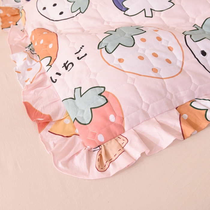 91家纺网 家纺一手货源 找家纺 甜之梦 2025新款全棉印花夹棉抗菌被套 草莓乐园