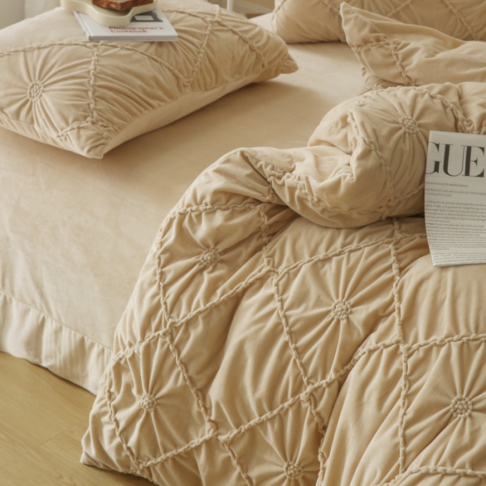 91家纺网 家纺一手货源 找家纺 玛奇朵 2022新款德芙绒立体揪花四件套--罗莎系列 罗莎-奶茶色