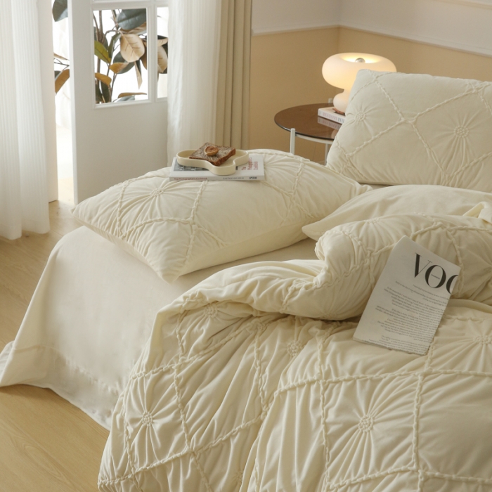 91家纺网 家纺一手货源 找家纺 玛奇朵 2022新款德芙绒立体揪花四件套--罗莎系列 罗莎-芍药白