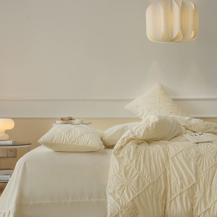 91家纺网 家纺一手货源 找家纺 玛奇朵 2022新款德芙绒立体揪花四件套--罗莎系列 罗莎-芍药白