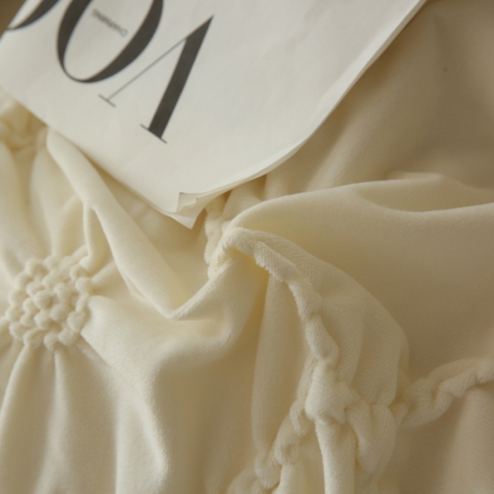 91家纺网 家纺一手货源 找家纺 玛奇朵 2022新款德芙绒立体揪花四件套--罗莎系列 罗莎-芍药白