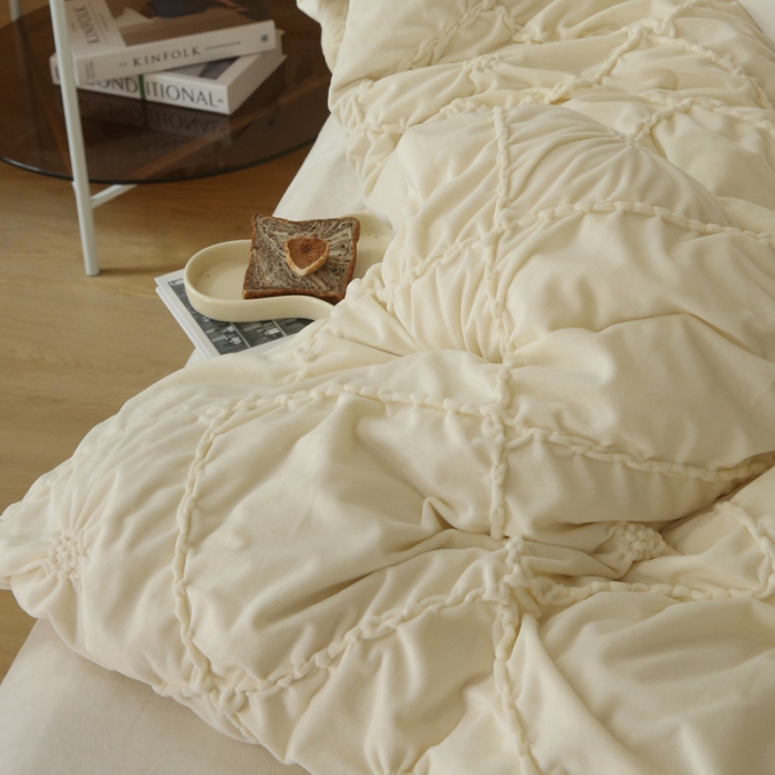 91家纺网 家纺一手货源 找家纺 玛奇朵 2022新款德芙绒立体揪花四件套--罗莎系列 罗莎-芍药白