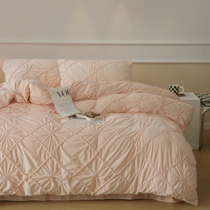 91家纺网 家纺一手货源 找家纺 玛奇朵 2022新款德芙绒立体揪花四件套--罗莎系列 罗莎-少女粉