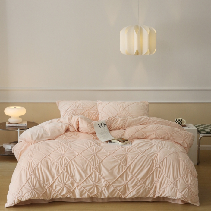 91家纺网 家纺一手货源 找家纺 玛奇朵 2022新款德芙绒立体揪花四件套--罗莎系列 罗莎-少女粉