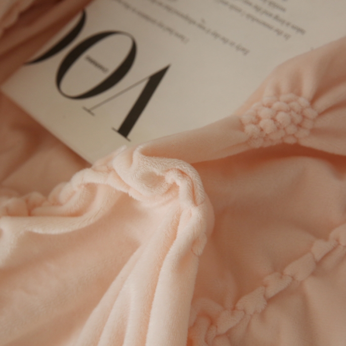 91家纺网 家纺一手货源 找家纺 玛奇朵 2022新款德芙绒立体揪花四件套--罗莎系列 罗莎-少女粉