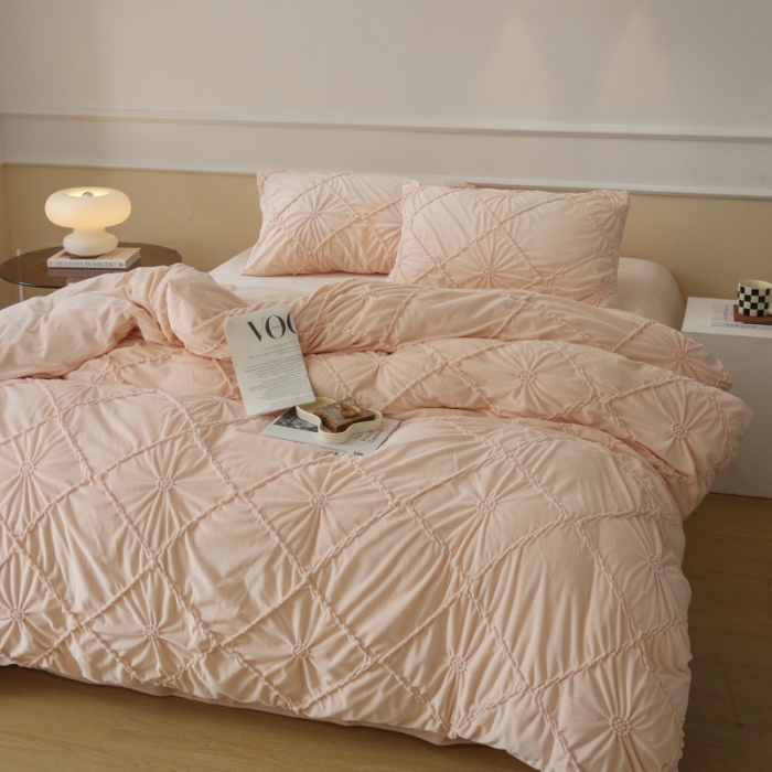 91家纺网 家纺一手货源 找家纺 玛奇朵 2022新款德芙绒立体揪花四件套--罗莎系列 罗莎-少女粉