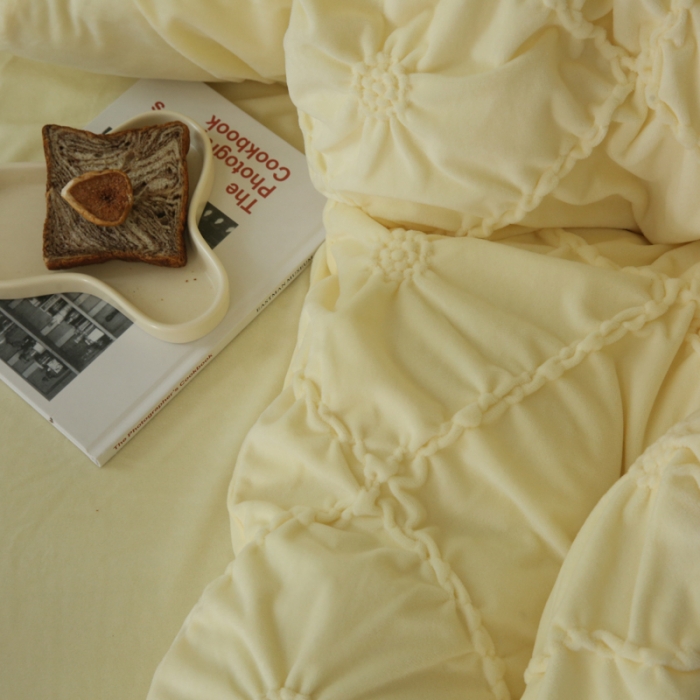 91家纺网 家纺一手货源 找家纺 玛奇朵 2022新款德芙绒立体揪花四件套--罗莎系列 罗莎-芝士黄