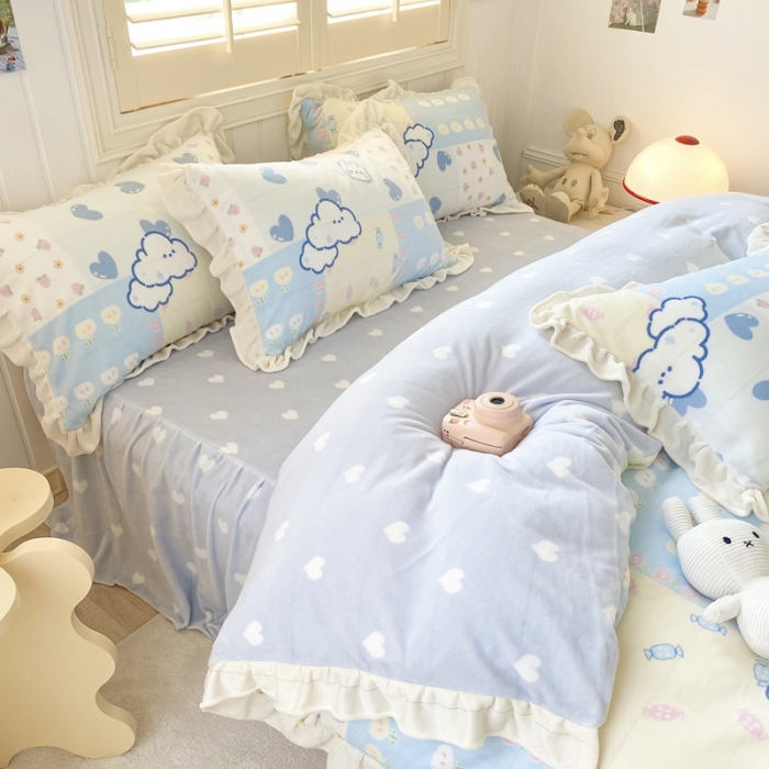 91家纺网 家纺一手货源 找家纺 眠屿 2022新款牛奶绒花边系列床单床裙床笠四件套 草莓小兔