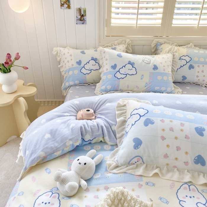 91家纺网 家纺一手货源 找家纺 眠屿 2022新款牛奶绒花边系列床单床裙床笠四件套 草莓小兔