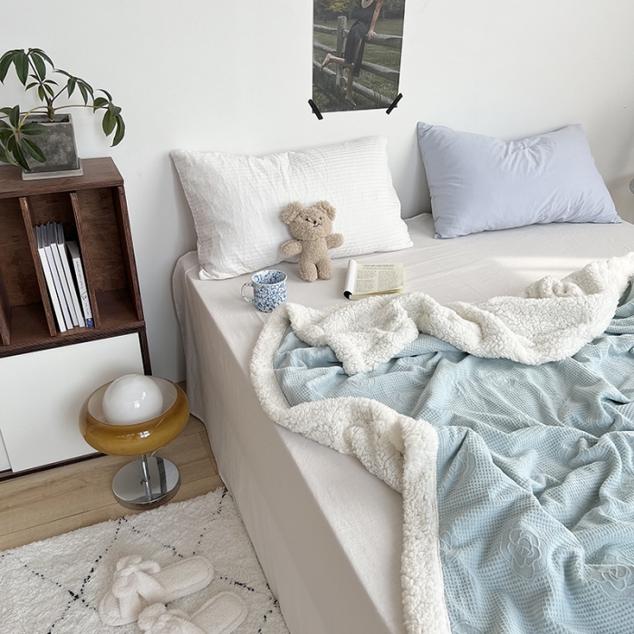 91家纺网 家纺一手货源 找家纺 六巷胡同 2022新款山茶花牛奶绒拼羊羔绒毯 水绿