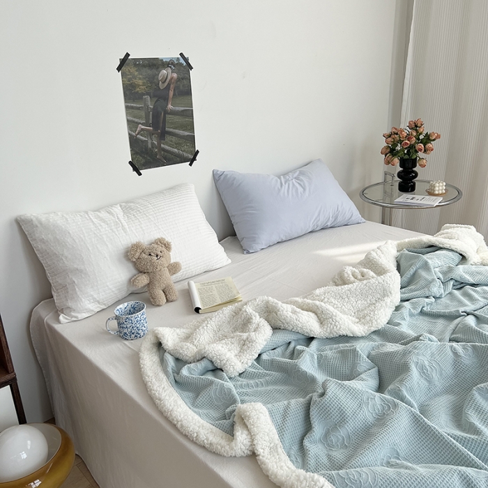 91家纺网 家纺一手货源 找家纺 六巷胡同 2022新款山茶花牛奶绒拼羊羔绒毯 水绿