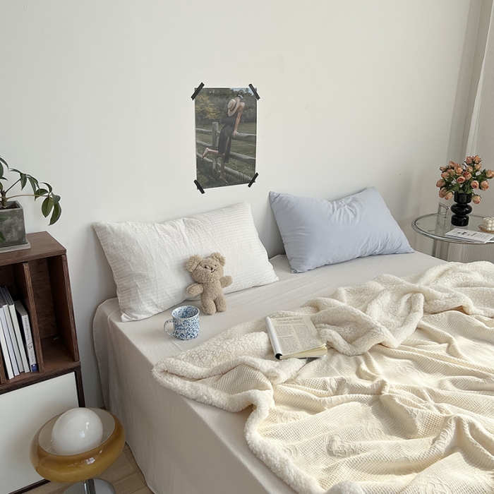 91家纺网 家纺一手货源 找家纺 六巷胡同 2022新款山茶花牛奶绒拼羊羔绒毯 奶黄