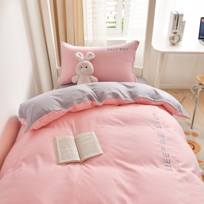 91家纺网 家纺一手货源 找家纺 啊雅家居纯色水洗磨毛亲肤绣花床单床笠款学生三套件奶粉加奶浅灰