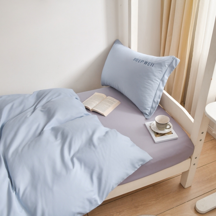 91家纺网 家纺一手货源 找家纺 啊雅家居纯色水洗磨毛亲肤绣花床单床笠学生三套件奶兰灰加奶浅灰