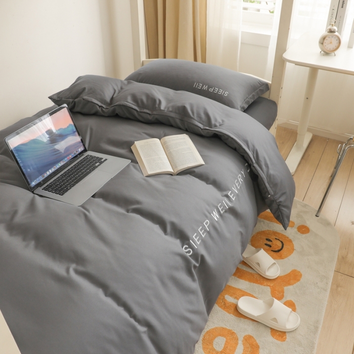 91家纺网 家纺一手货源 找家纺 啊雅家居纯色水洗磨毛亲肤绣花床单款床笠款学生三套件 奶深灰