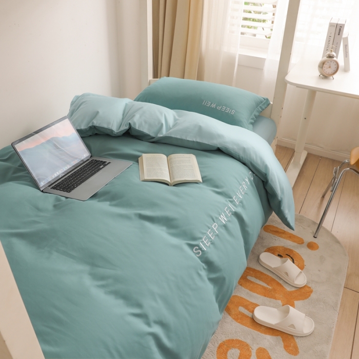 91家纺网 家纺一手货源 找家纺 啊雅家居纯色水洗磨毛亲肤绣花床单床笠学生三套件奶石兰加奶星蓝