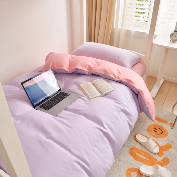 91家纺网 家纺一手货源 找家纺 啊雅家居纯色水洗磨毛亲肤绣花床单床笠款学生三套件奶紫加奶粉