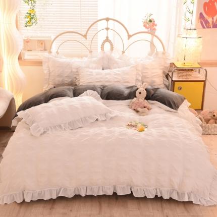 91家纺网 家纺一手货源 找家纺 逸尚阁-2022新款泡泡纱牛奶绒花边四件套 泡泡方格-白灰（绒款）