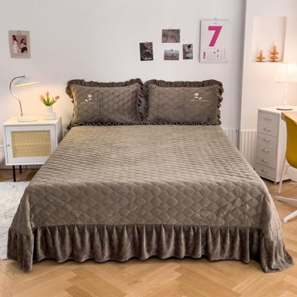 91家纺网 家纺一手货源 找家纺 （总）爱妮玖玖 2025新款牛奶绒纯色夹棉床盖