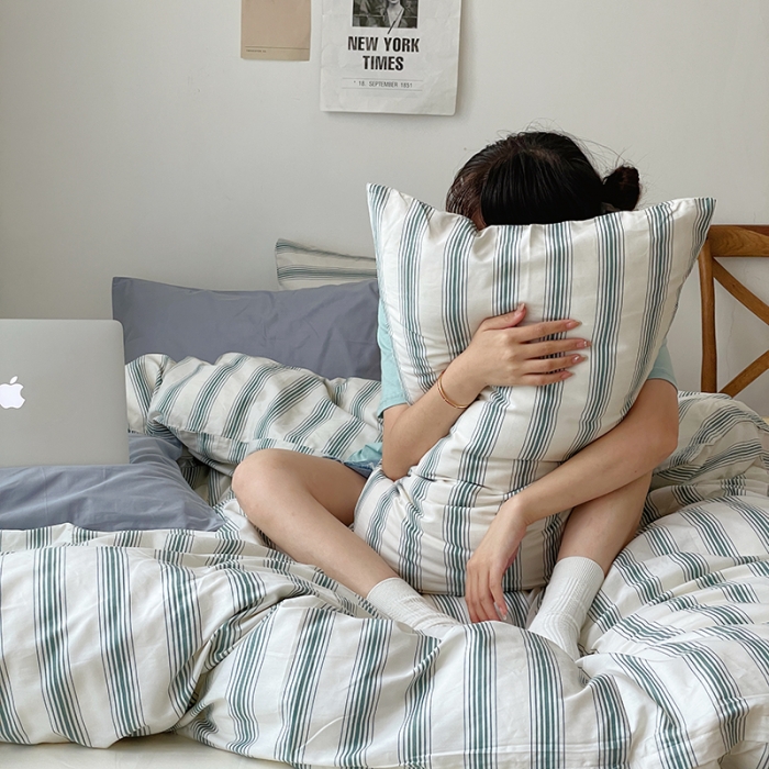 91家纺网 家纺一手货源 找家纺 时年 2022新款全棉40支13372ins条纹款四件套 复古奶绿